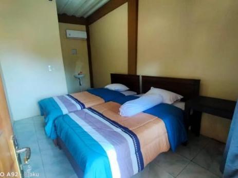 Andira Homestay Лабуан-Бахо Экстерьер фото